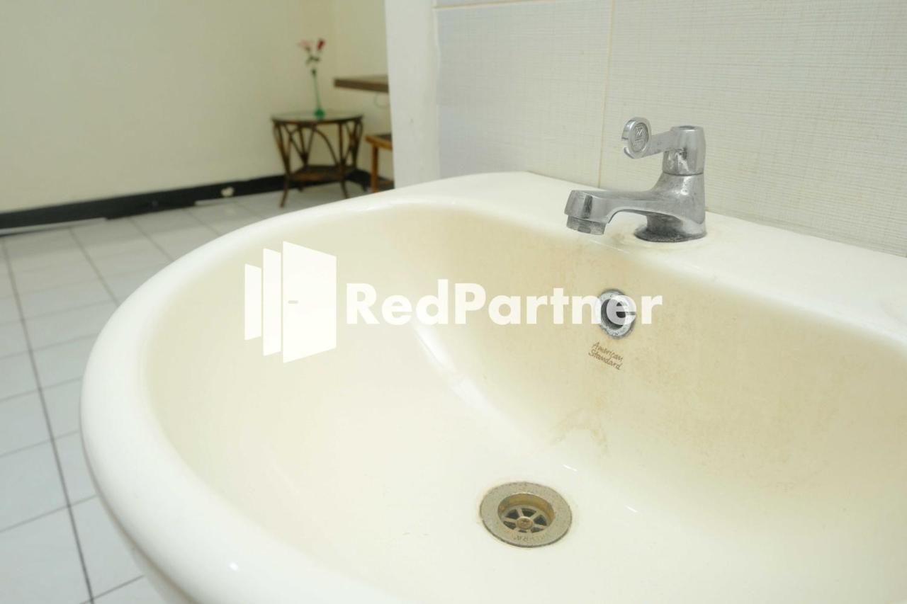 Hotel Transit 1 Makassar Redpartner Zewnętrze zdjęcie